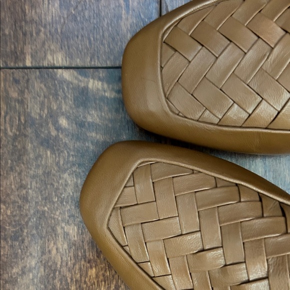 Banana Republic Women’s Woven Leather Soft Loafer in Caramel, Size 6 - Picture 6 of 16